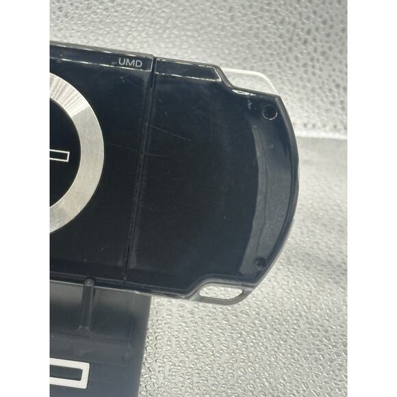 psp 3000 w/charger & new battery - Picture 4 of 9